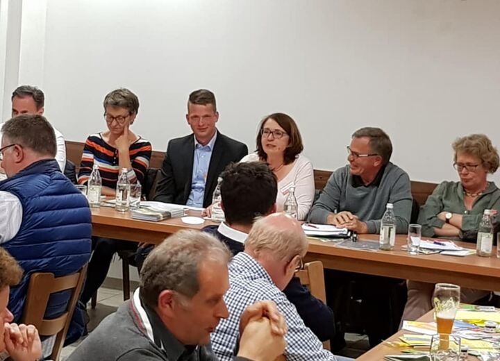 Podiumsdiskussion in Miedelsbach.jpg