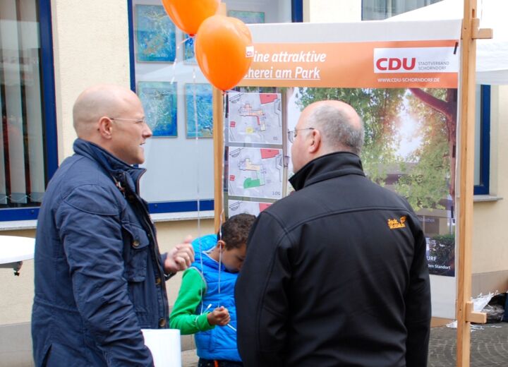 CDU Infostand in der Johann-Phillip-Palm-Straße