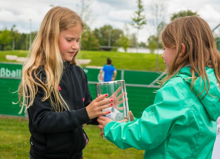 Gruppenauslosung für das Benefiz-Fußballturnier