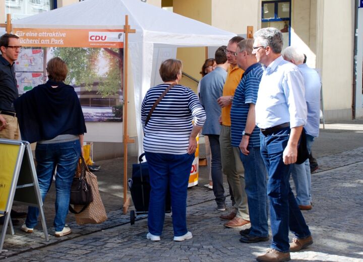 CDU Infostand in der Johann-Phillip-Palm-Straße